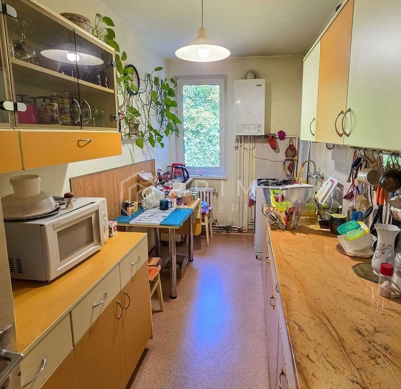 Apartament spațios cu 3 camere, decomandat – Zona 7 Noiembrie / UMFST