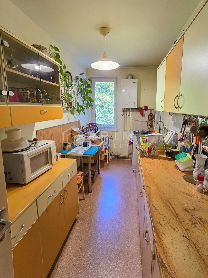 Apartament spațios cu 3 camere, decomandat – Zona 7 Noiembrie / UMFST