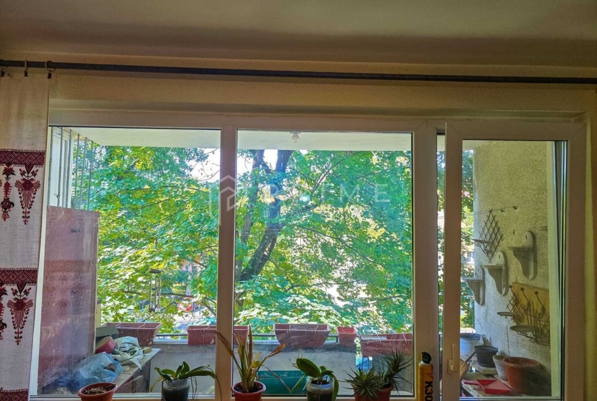 Apartament spațios cu 3 camere, decomandat – Zona 7 Noiembrie / UMFST