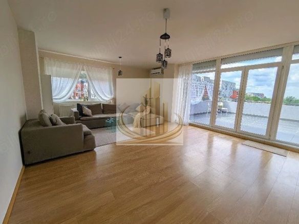 Apartament cu 3 camere, decomandat, tip Penthouse.