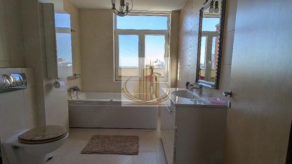 Apartament cu 3 camere, decomandat, tip Penthouse.