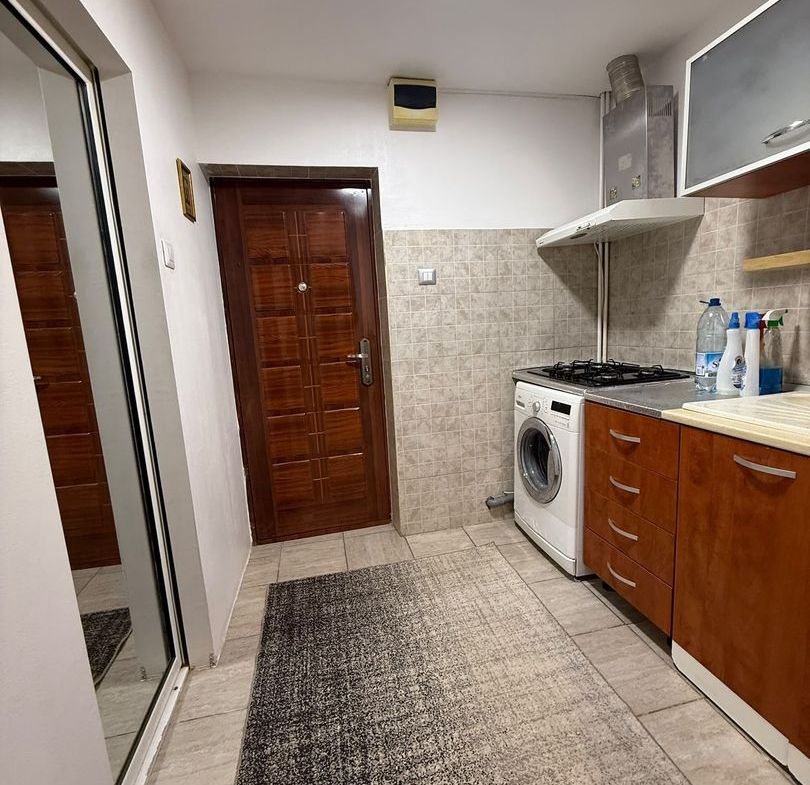 De vanzare garsoniera micro 40, et. 3/3, 27.000 euro