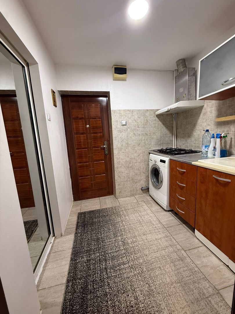 De vanzare garsoniera micro 40, et. 3/3, 27.000 euro