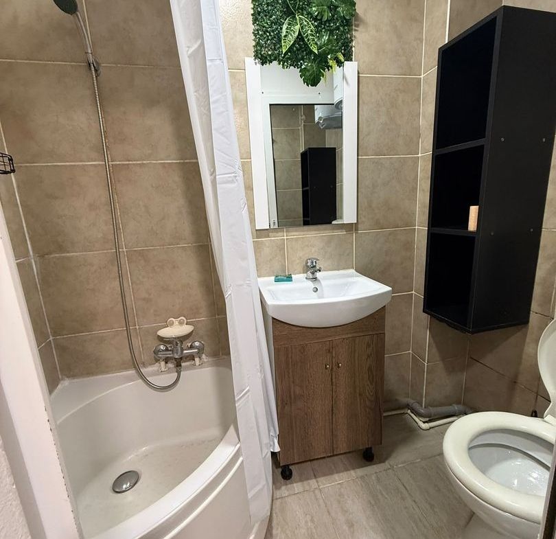 De vanzare garsoniera micro 40, et. 3/3, 27.000 euro