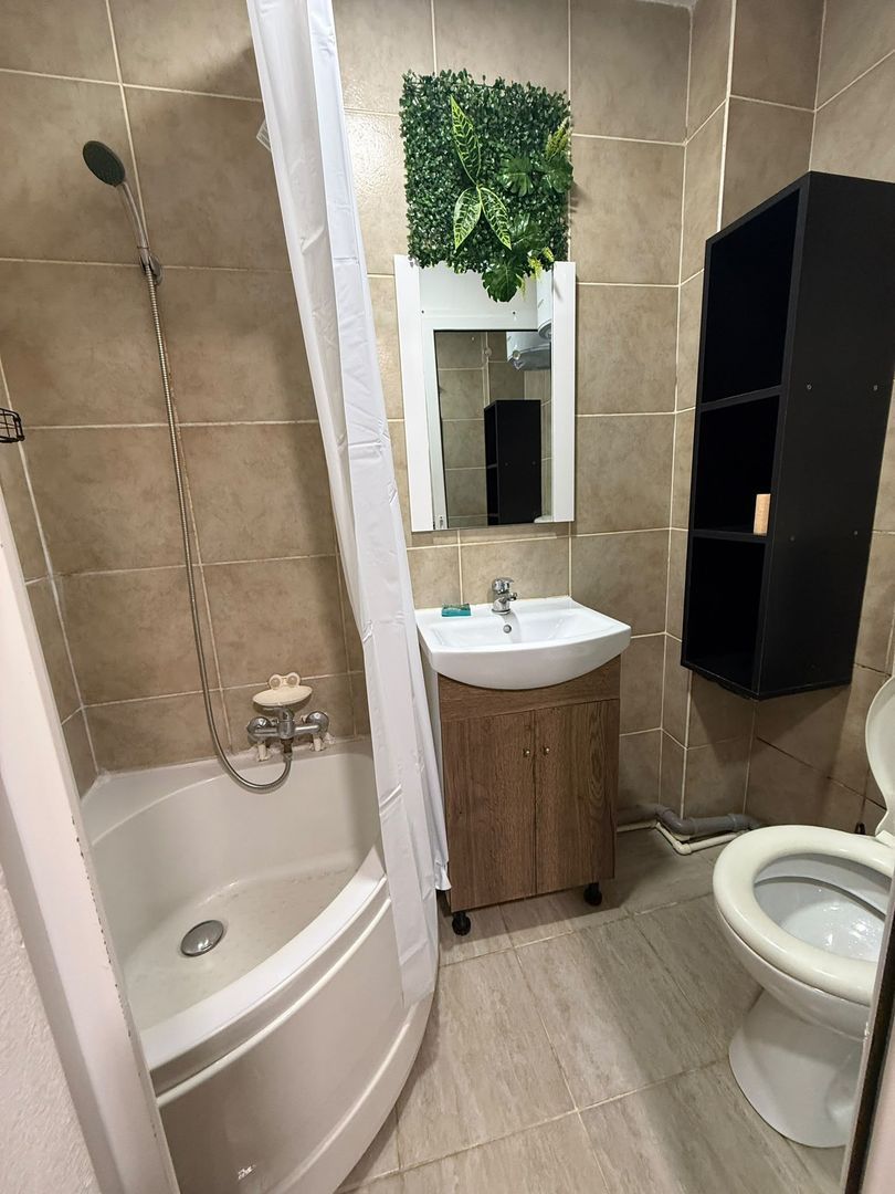 De vanzare garsoniera micro 40, et. 3/3, 27.000 euro