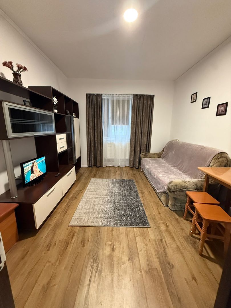 De vanzare garsoniera micro 40, et. 3/3, 27.000 euro