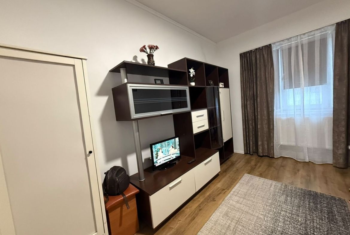 De vanzare garsoniera micro 40, et. 3/3, 27.000 euro