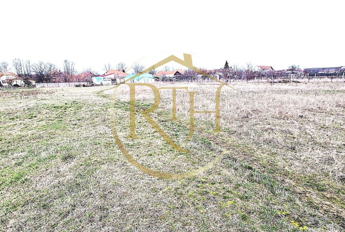 Vand teren intravilan Zona Fraidorf,comison ,,0”