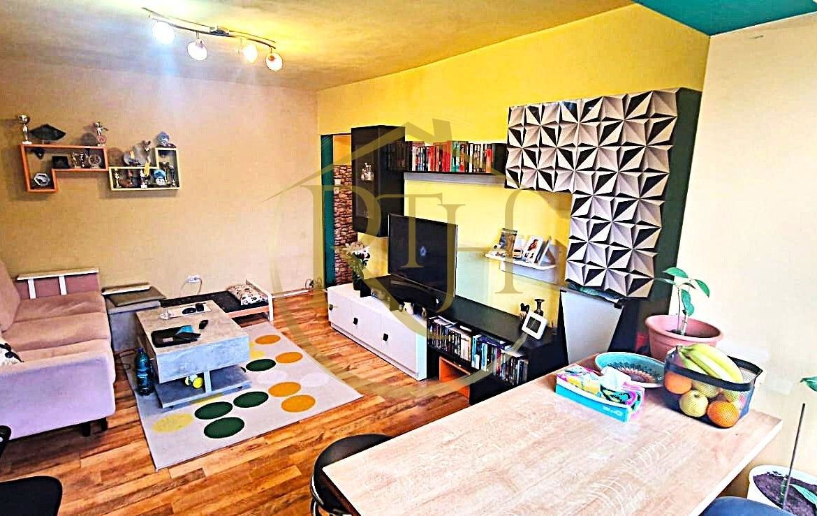 Vand apartament cu 4 camere in zona spitalul judetean,comision ,,0”