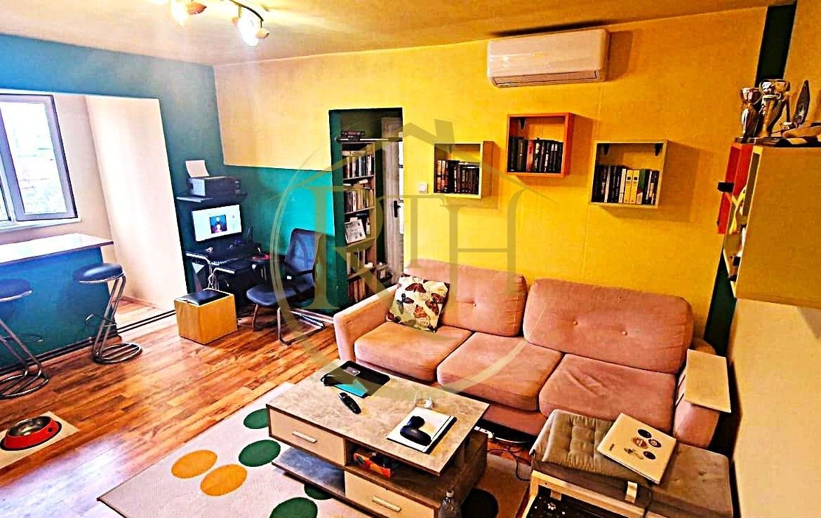 Vand apartament cu 4 camere in zona spitalul judetean,comision ,,0”