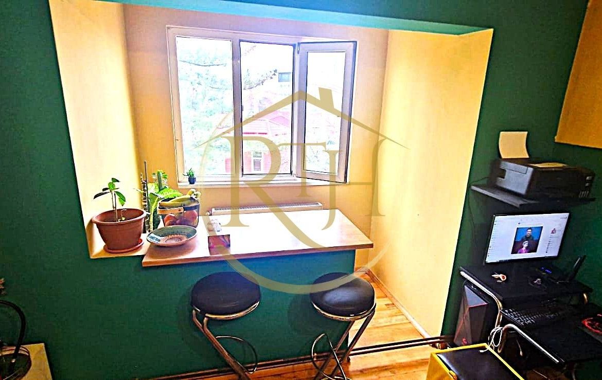 Vand apartament cu 4 camere in zona spitalul judetean,comision ,,0”