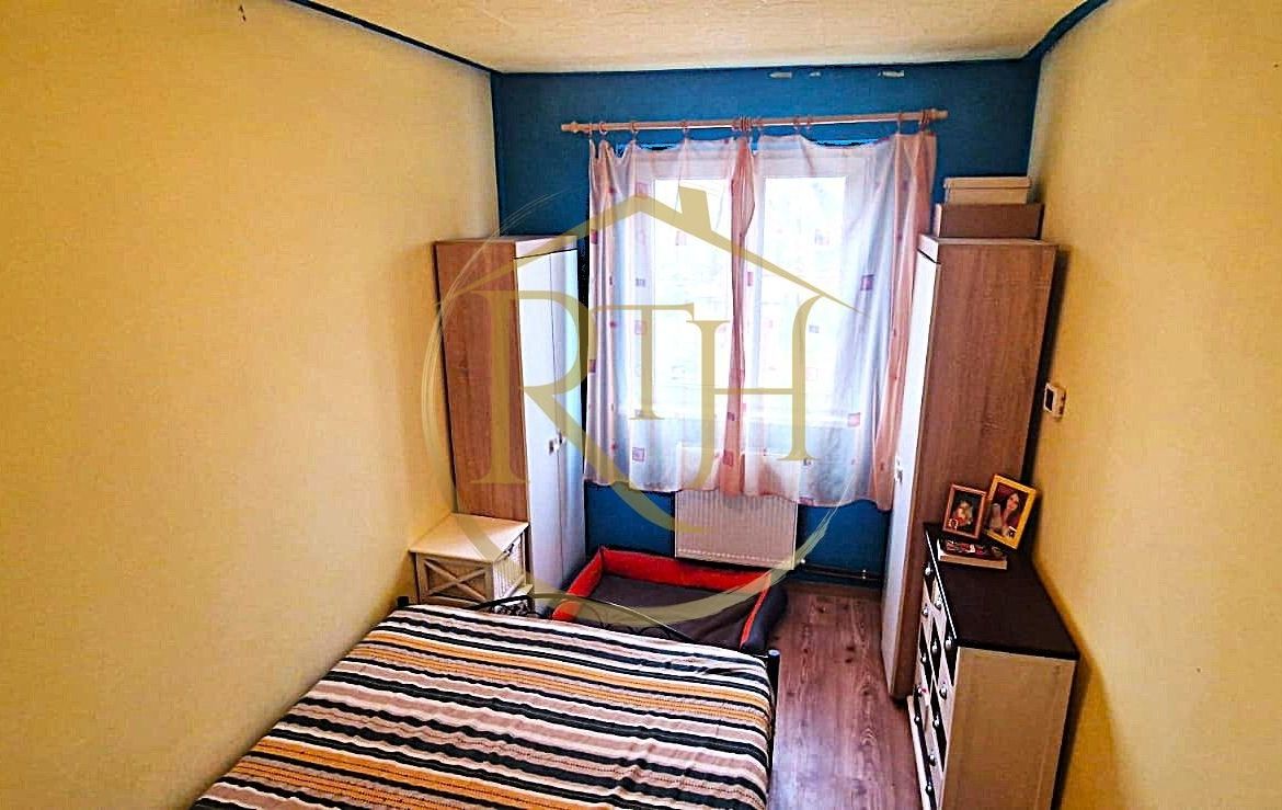 Vand apartament cu 4 camere in zona spitalul judetean,comision ,,0”