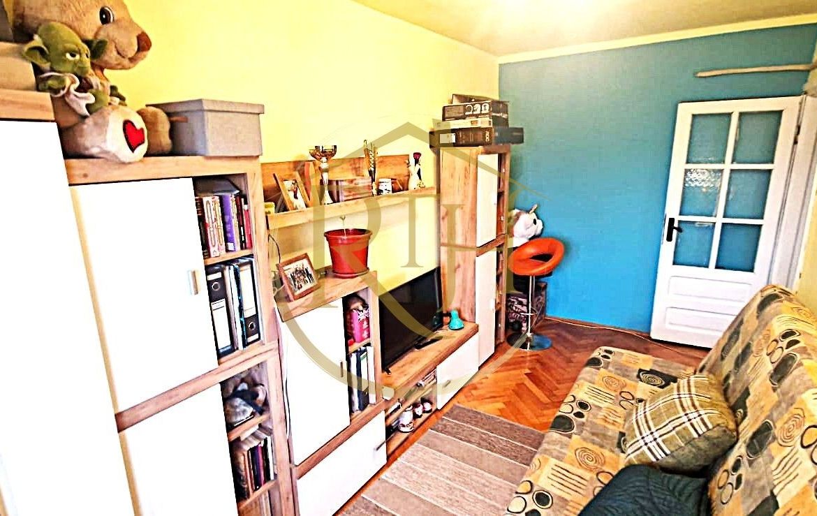 Vand apartament cu 4 camere in zona spitalul judetean,comision ,,0”