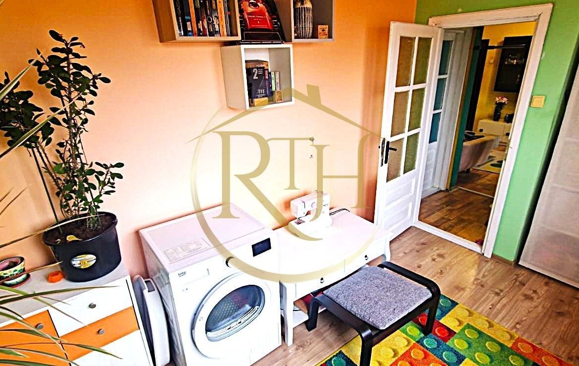 Vand apartament cu 4 camere in zona spitalul judetean,comision ,,0”