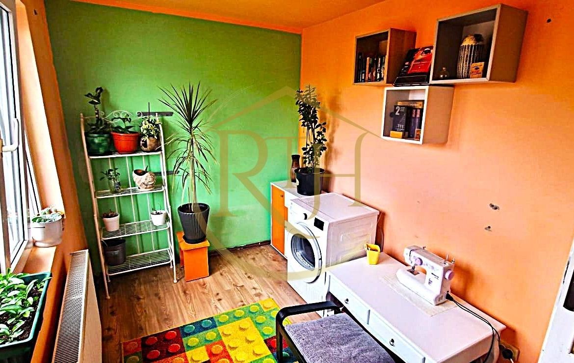 Vand apartament cu 4 camere in zona spitalul judetean,comision ,,0”