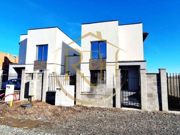 Oferim spre vanzare Case-Duplex cu 4 camere, situate in Giroc, zona buna