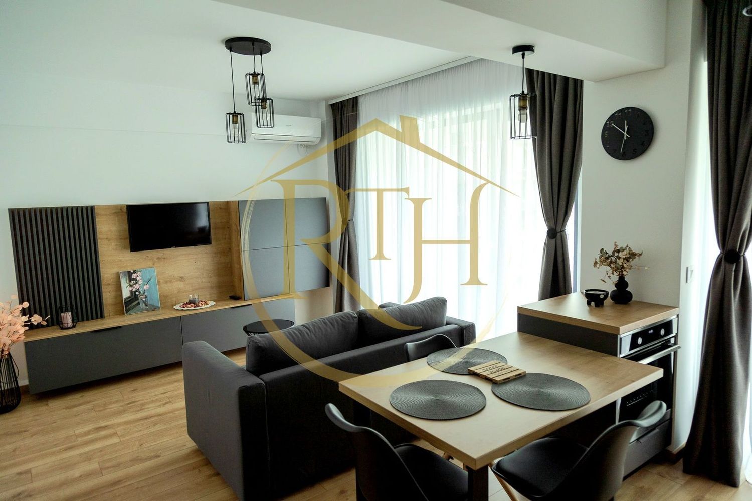 Oferim spre inchiriere apartament cu 3 camere, totul Nou, zona Lipovei,Bloc Nou