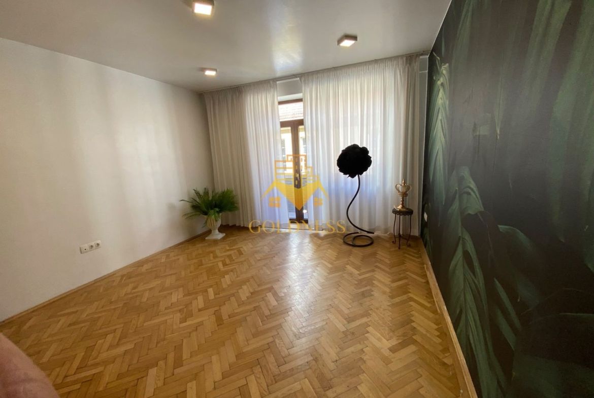 Spatiu birou/aparatament, 3 camere, decomandate, Eroilor Zona Teatru