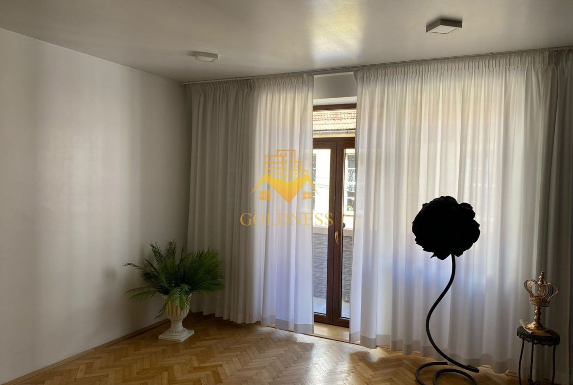 Spatiu birou/aparatament, 3 camere, decomandate, Eroilor Zona Teatru