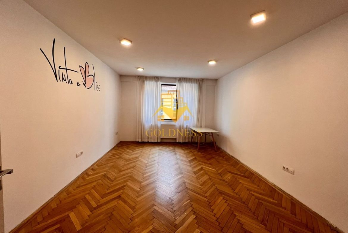 Spatiu birou/aparatament, 3 camere, decomandate, Eroilor Zona Teatru