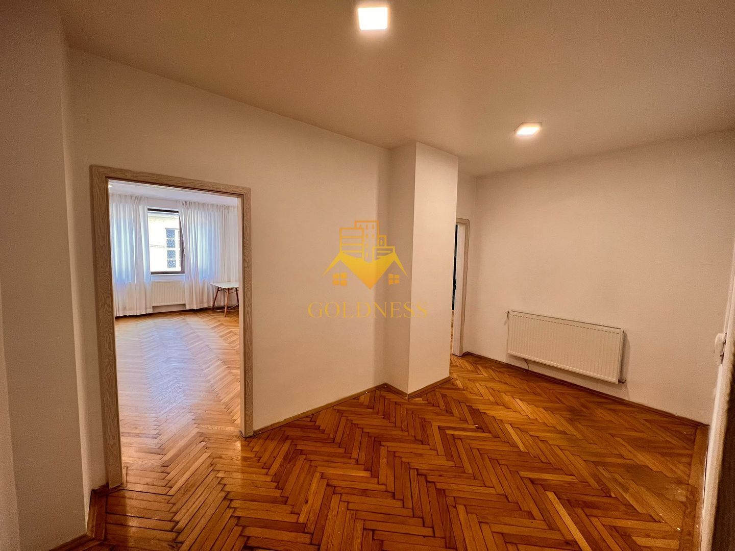 Spatiu birou/aparatament, 3 camere, decomandate, Eroilor Zona Teatru