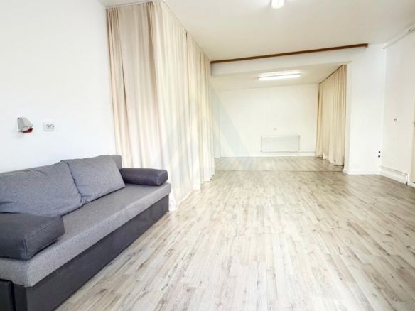 Spatiu comercial la curte 50 mp utili parter openspace zona Strand