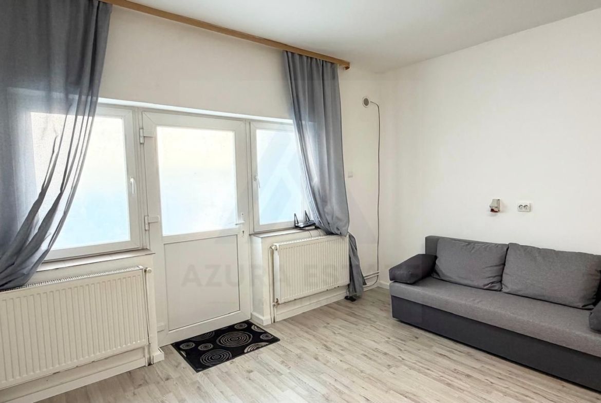 Spatiu comercial la curte 50 mp utili parter openspace zona Strand