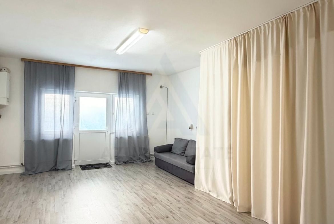 Spatiu comercial la curte 50 mp utili parter openspace zona Strand