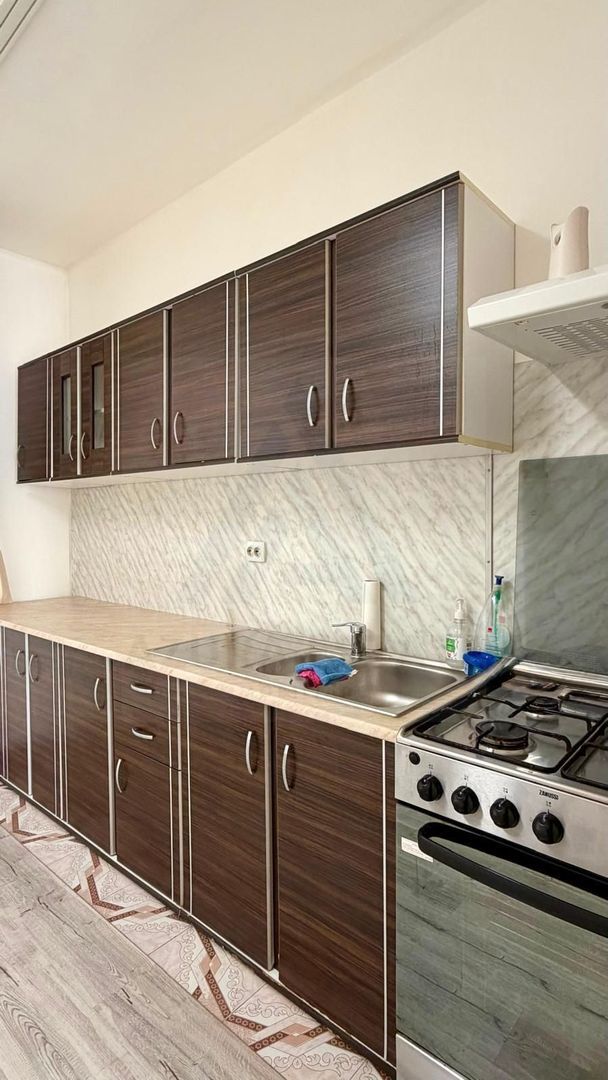 Spatiu comercial la curte 50 mp utili parter openspace zona Strand