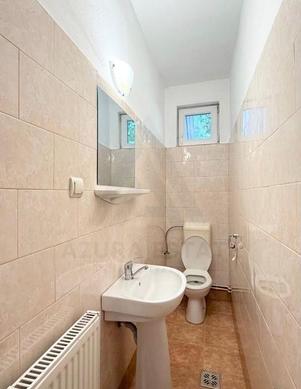 Spatiu comercial la curte 50 mp utili parter openspace zona Strand