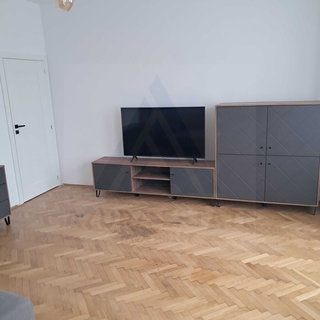 Apartament 2 camere decomandat 71 mp utili  etaj 1 in zona Centrala