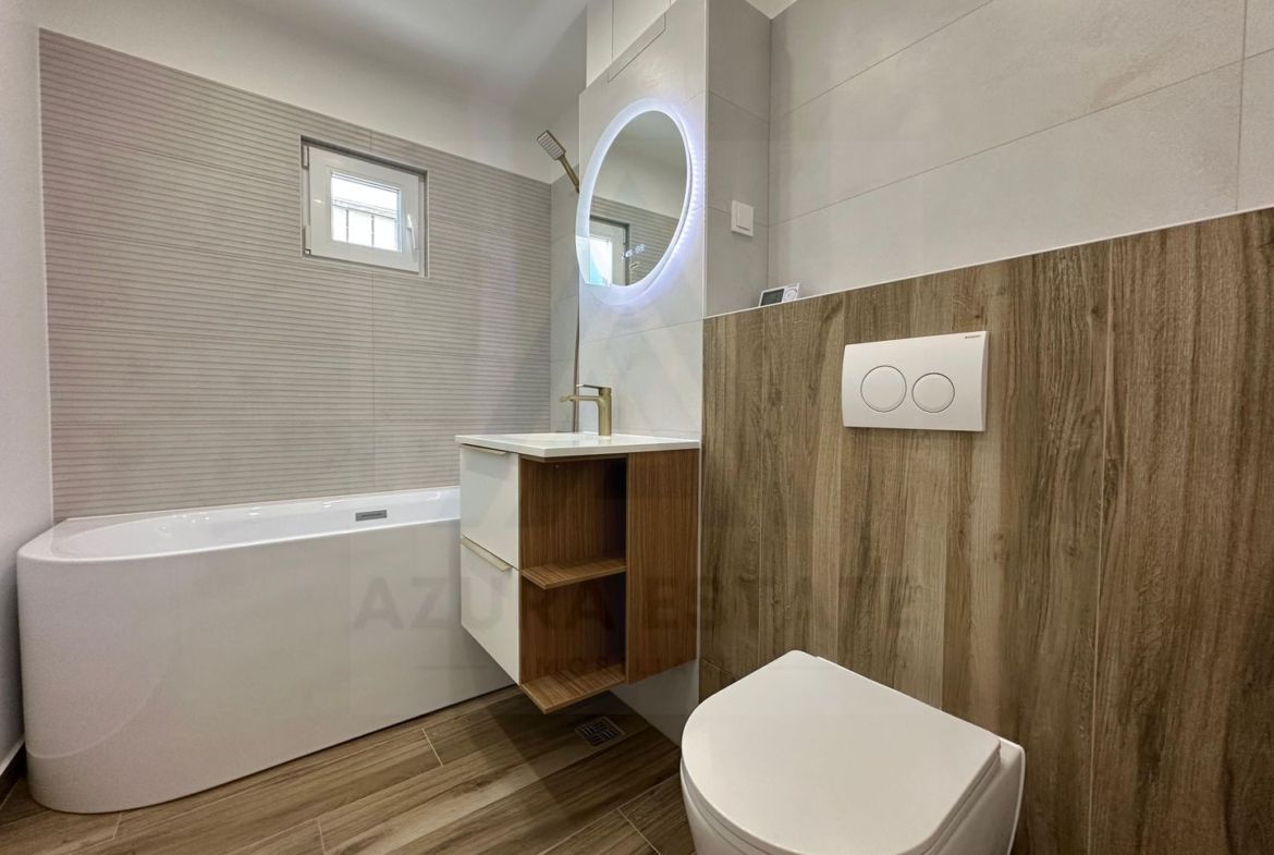 Apartament 3 camere 64 mp utili 2 bai etaj 1 complet renovat Strand