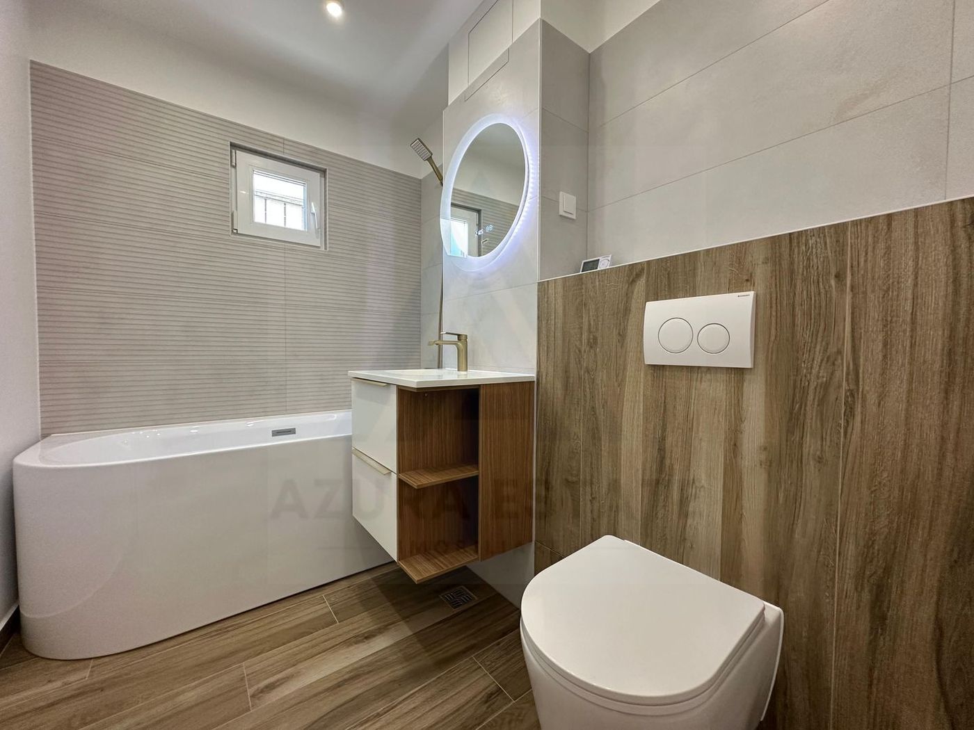 Apartament 3 camere 64 mp utili 2 bai etaj 1 complet renovat Strand