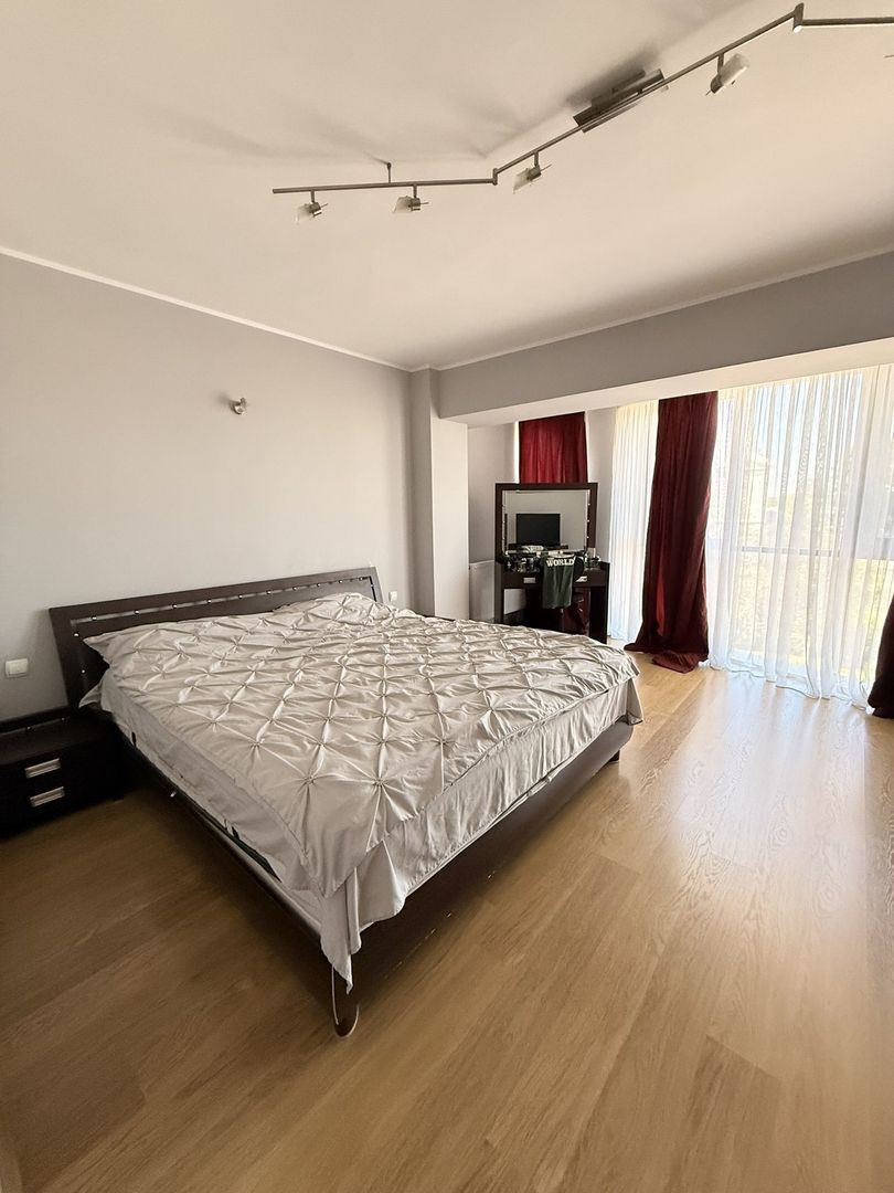 Apartament 4 camere, Strada Domnească