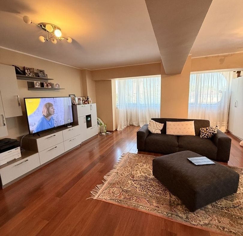 Apartament 4 camere, Strada Domnească