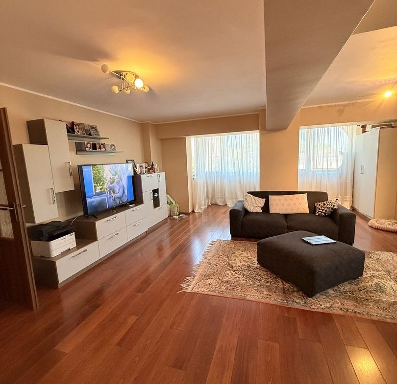 Apartament 4 camere, Strada Domnească