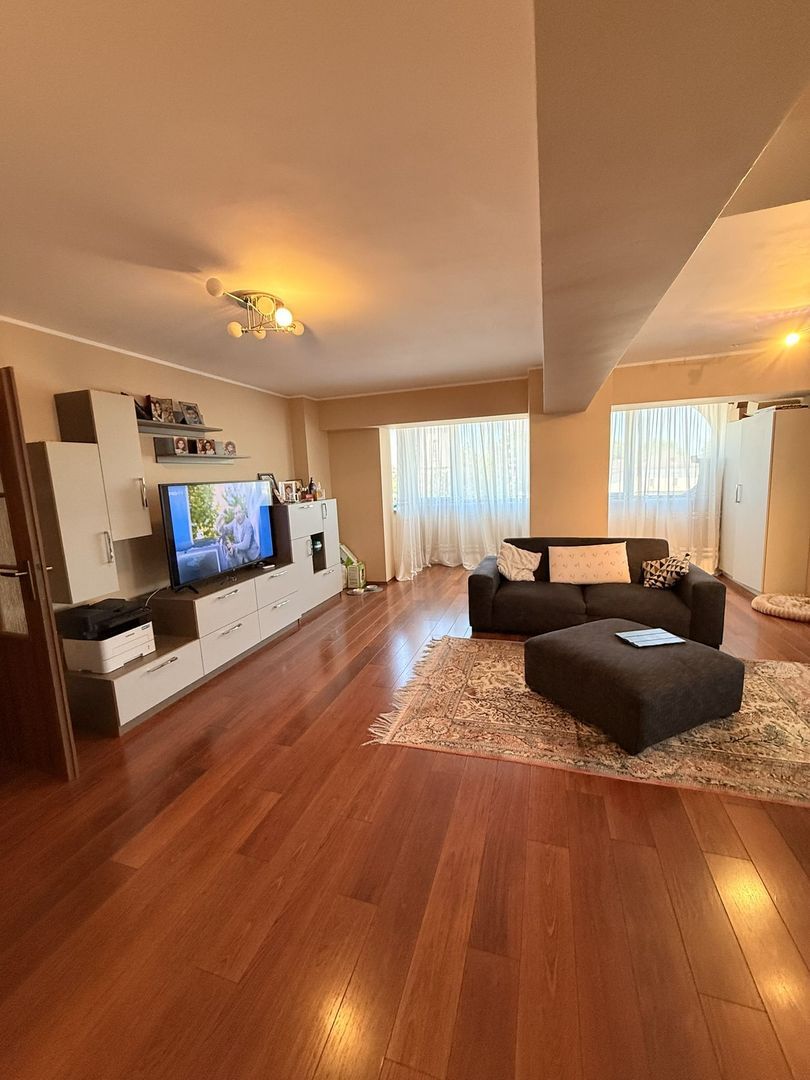Apartament 4 camere, Strada Domnească