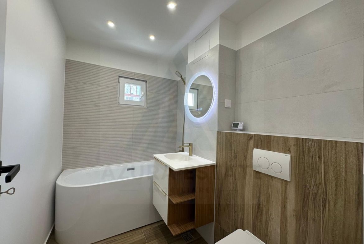 Apartament 3 camere 64 mp utili 2 bai etaj 1 complet renovat Strand