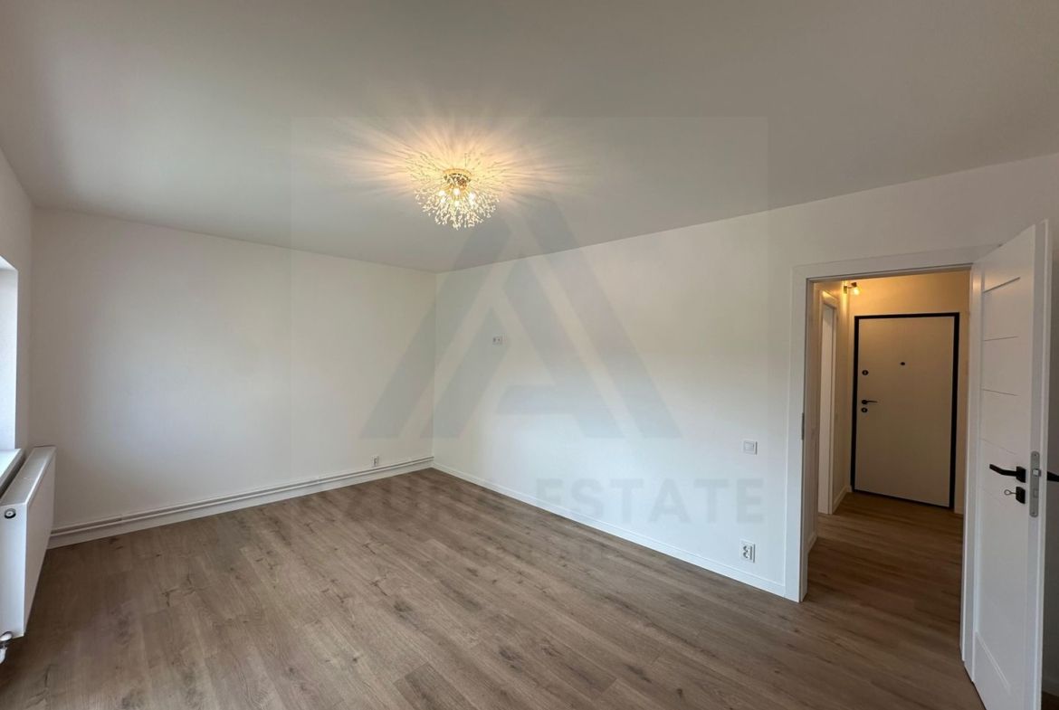 Apartament 3 camere 64 mp utili 2 bai etaj 1 complet renovat Strand