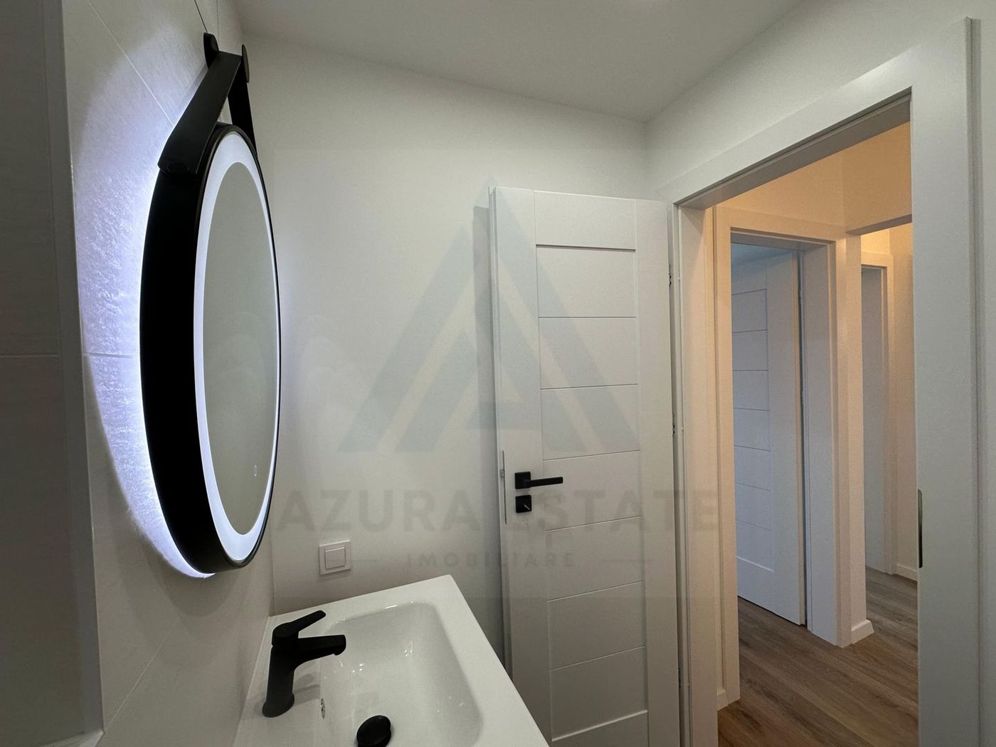 Apartament 3 camere 64 mp utili 2 bai etaj 1 complet renovat Strand