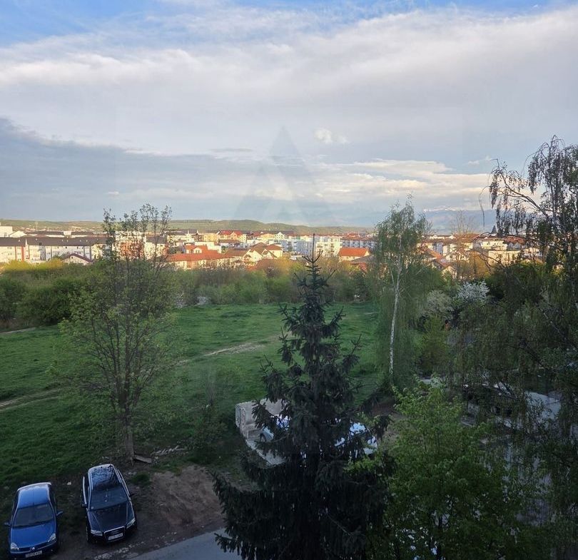 Apartament 2 camere decomandat 52 mp balcon si pivnita in Vasile Aaron