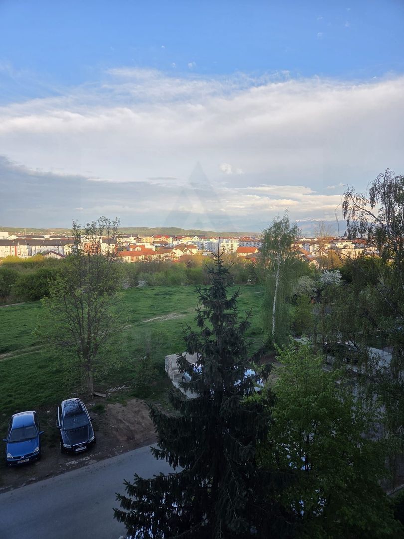 Apartament 2 camere decomandat 52 mp balcon si pivnita in Vasile Aaron