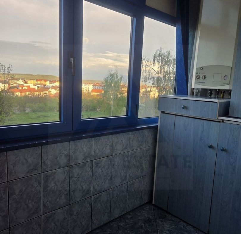 Apartament 2 camere decomandat 52 mp balcon si pivnita in Vasile Aaron