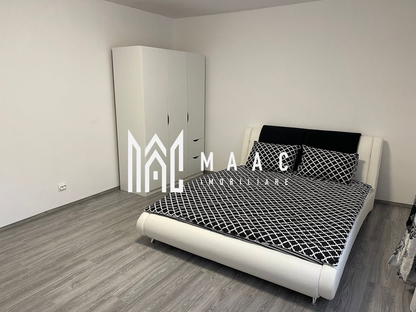 Apartament modern Ultracentral | Loc de parcare inclus | 2 balcoane |