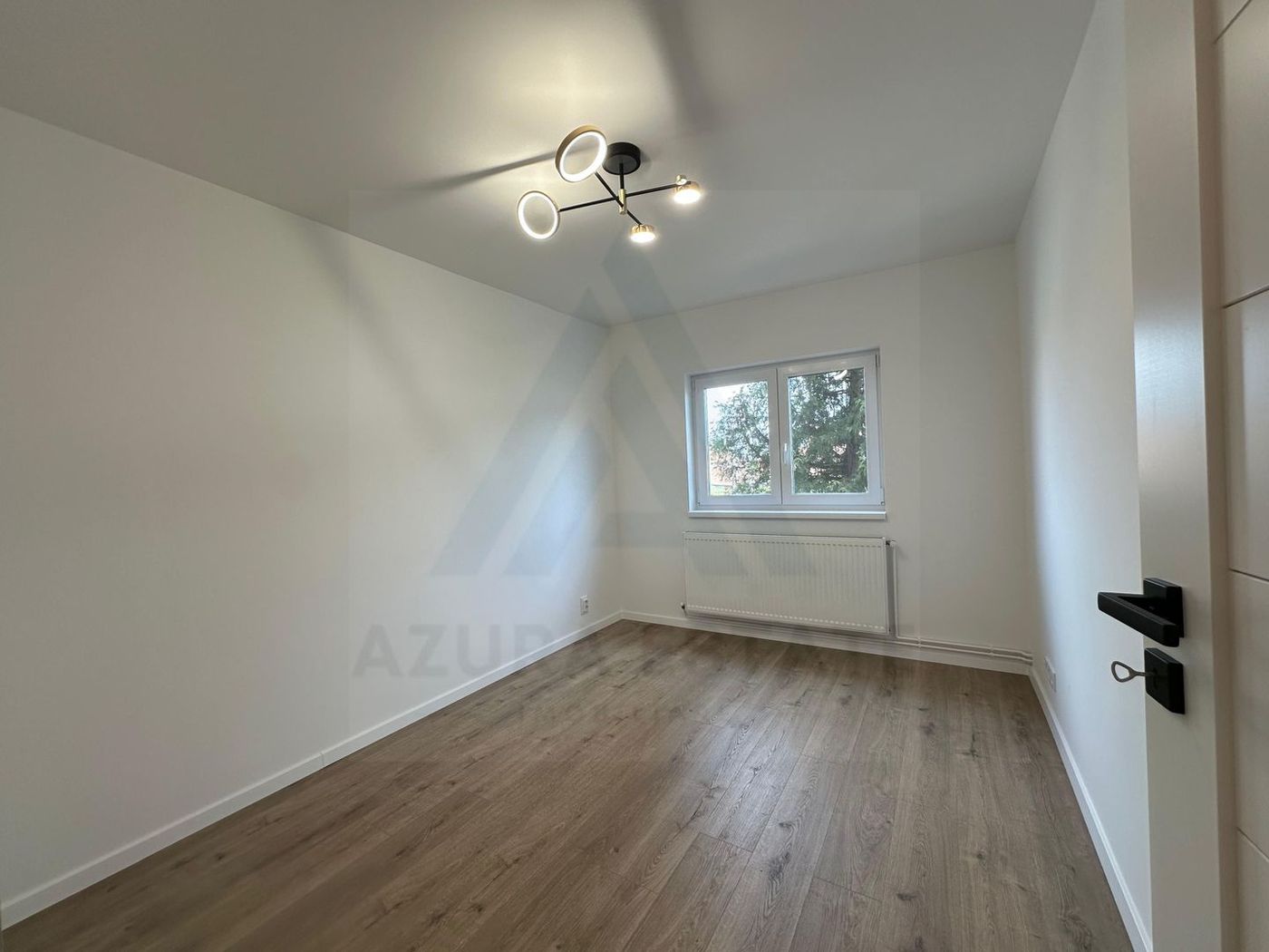 Apartament 3 camere 64 mp utili 2 bai etaj 1 complet renovat Strand