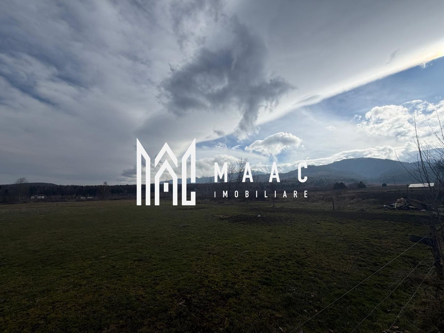 Teren intravilan 900 mp | Periferie, Avrig | la stradă, priveliște Făgăraș