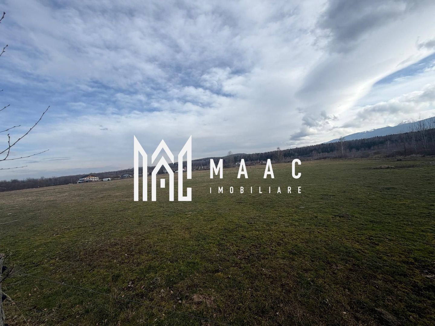 Teren intravilan 900 mp | Periferie, Avrig | la stradă, priveliște Făgăraș