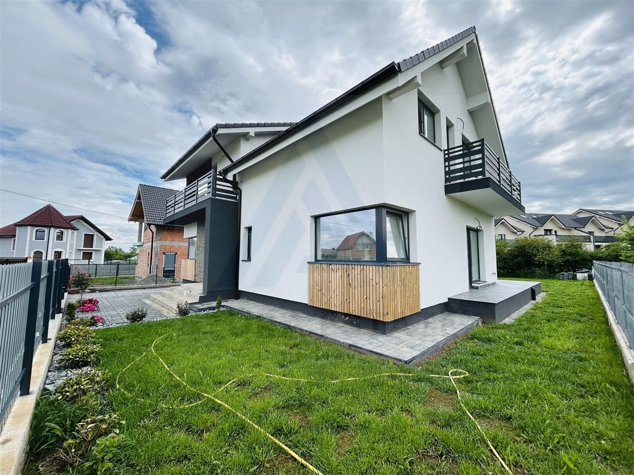 Casa intabulata premium finisata 5 camere curte 490 mp in Cristian