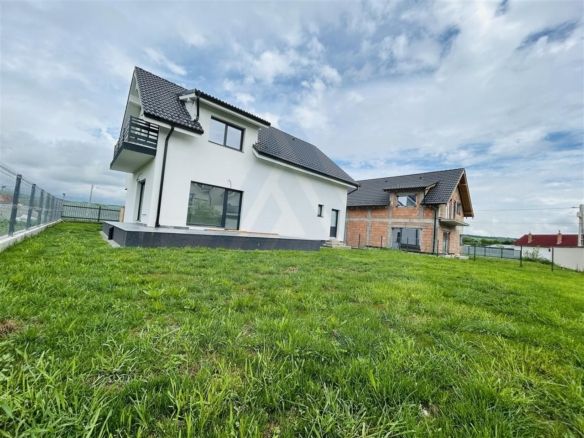 Casa intabulata premium finisata 5 camere curte 490 mp in Cristian