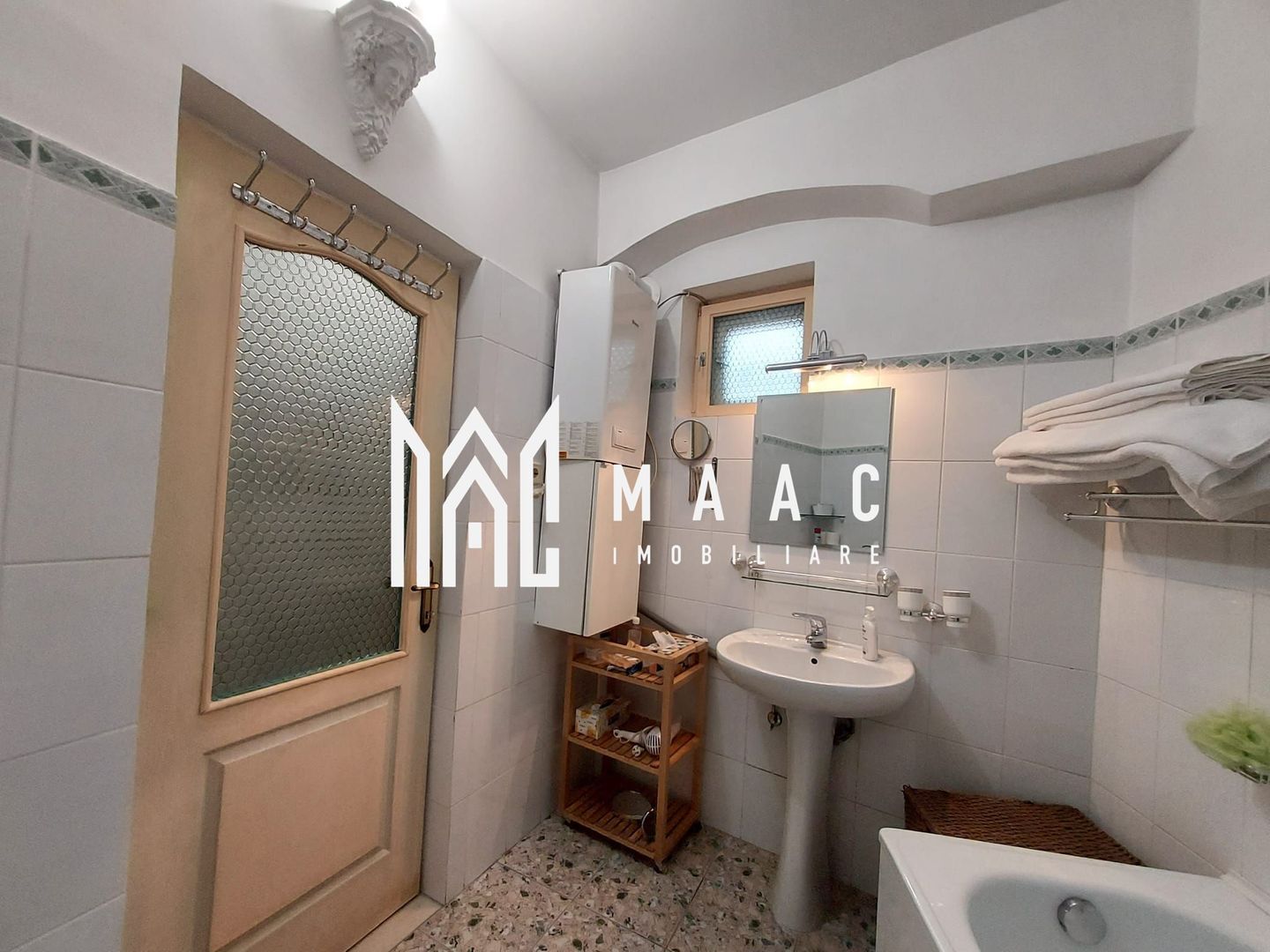 Apartament de vanzare Sibiu 3 camere | Ultracentral | 76 mp, pivniță